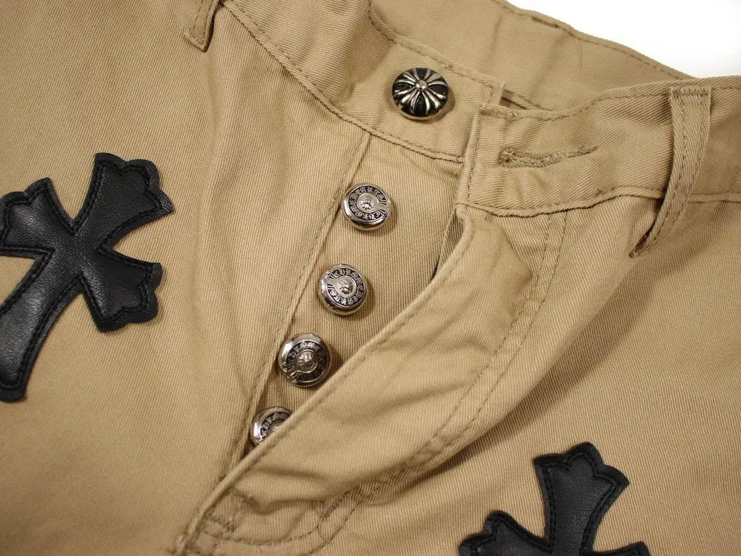 P270 💰 (Top version) Chrome Hearts CH khaki camouflage checkerboard horse hair cross patch leather jeans. Original purchased and patterned to truly restore the ultimate texture of Vintage. Italian special cowhide print and then cut. Customized sheepskin three-layer thick line leather. The whole body is spliced in heavy water washing process. Craftsmen hand-splash ink. You can see the details. Three-dimensional cutting version. Loose and comfortable. Not picky on the figure. Look tall and slim. Factory precision work. Original quality control. Same style for men and women. Can be matched with couples. Versatile recommendation. Must-have jeans for all seasons. Color: Khaki Size: 28-30-32-34 (corresponds to S-M-L-XL)